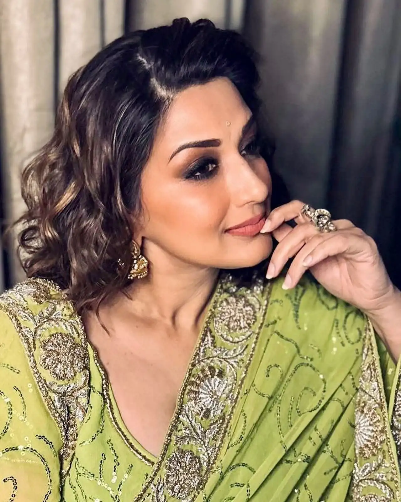 NORTH INDIAN ACTRESS SONALI BENDRE IN GREEN SAREE 4